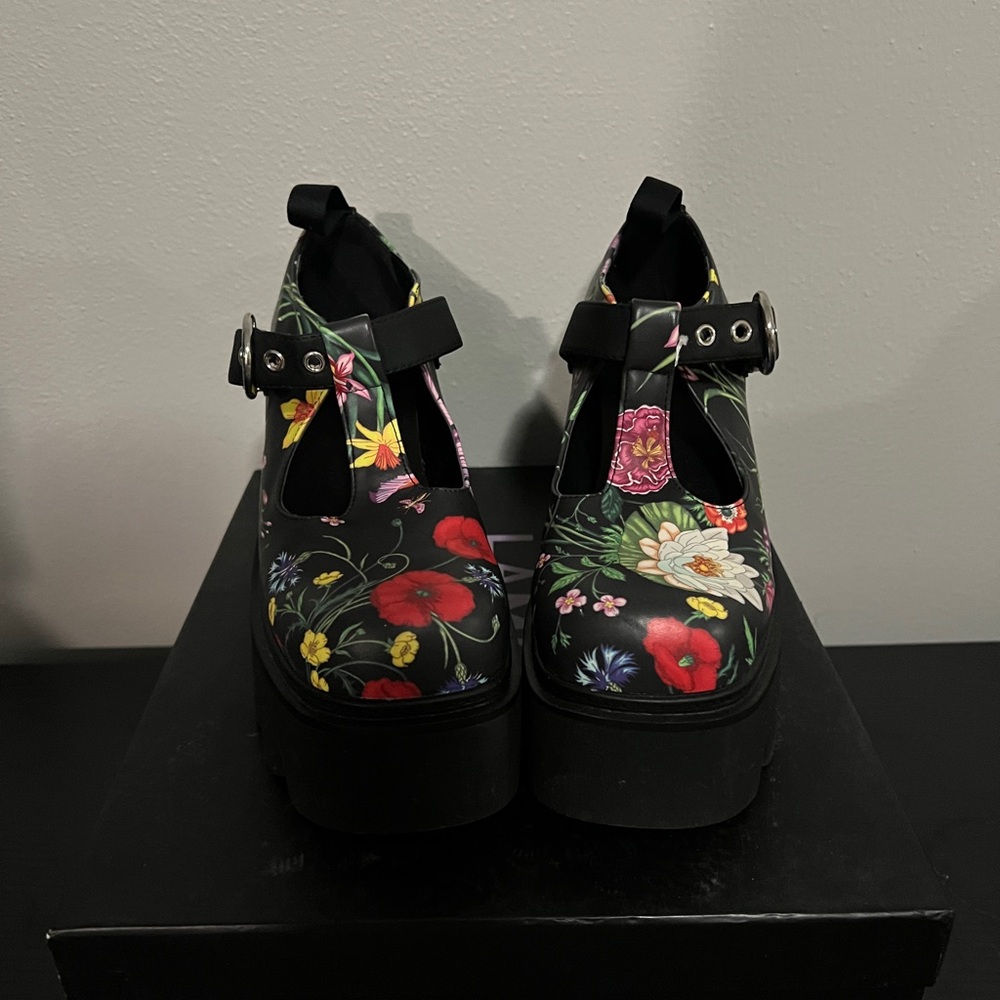 Floral Platform Mary Jane Shoes - Picture 3 of 4
